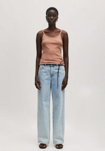 Топ на бретельках