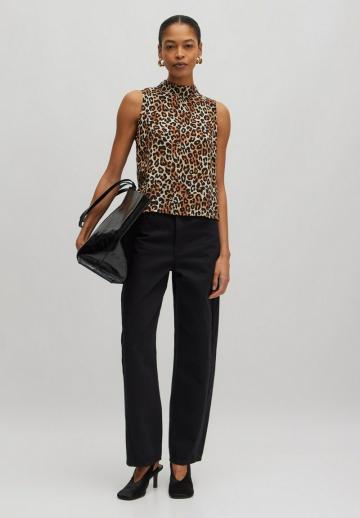 Блузка без рукавов