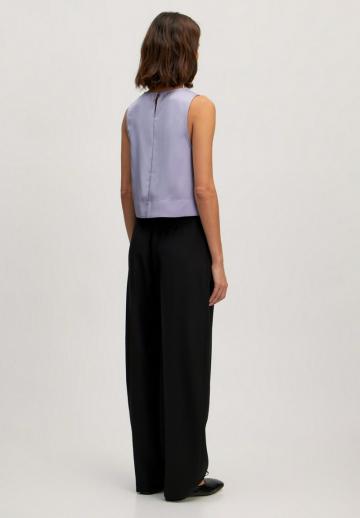 Блузка без рукавов