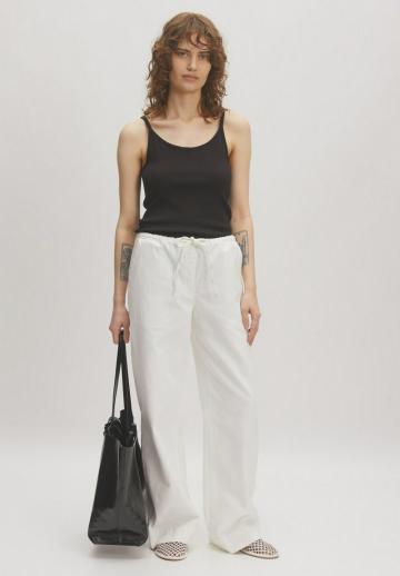 Топ на бретельках