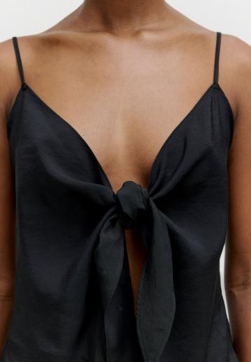 Топ на бретельках