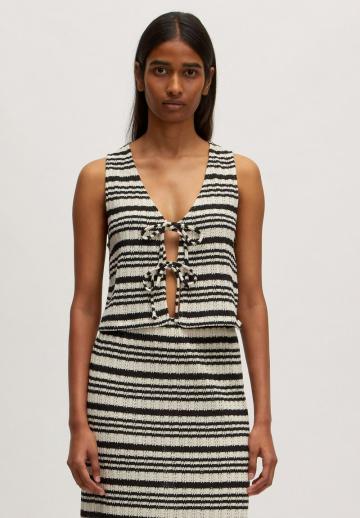 Блузка без рукавов