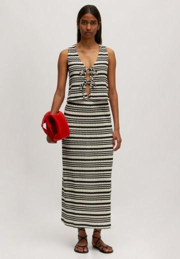 Блузка без рукавов