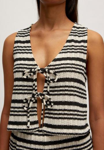 Блузка без рукавов