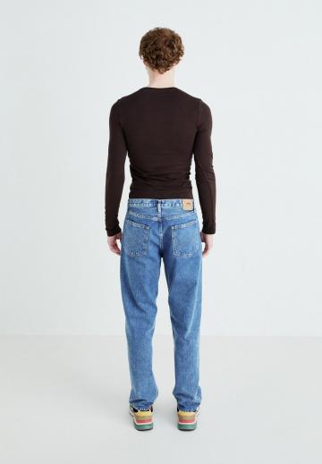 Прямые джинсы