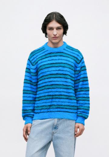 Пуловер в полоску