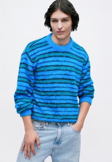 Пуловер в полоску
