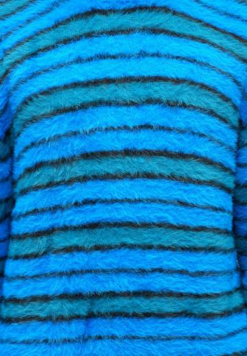 Пуловер в полоску