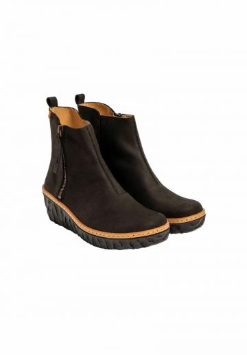 Сапожки на танкетке