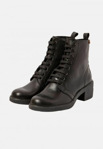 Ботинки на шнуровке