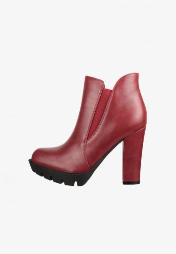 Полусапожки на высоком каблуке