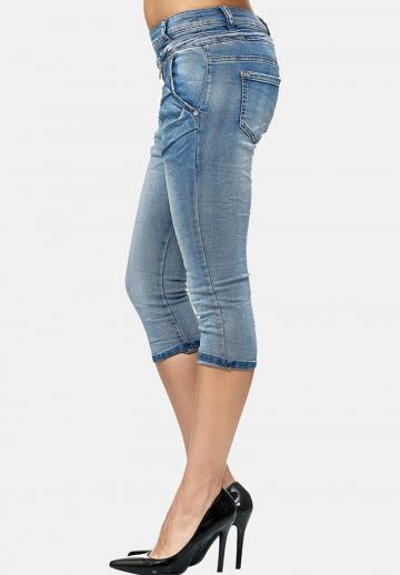 Короткие джинсы