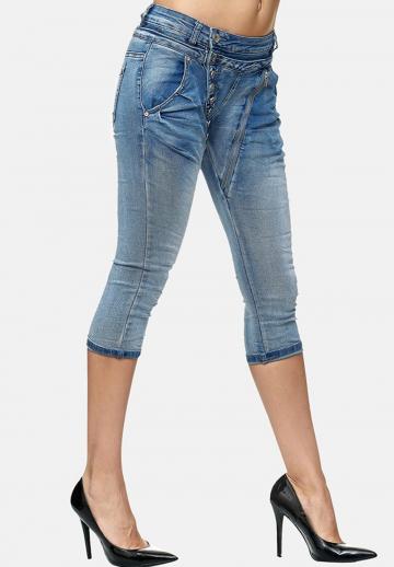 Короткие джинсы
