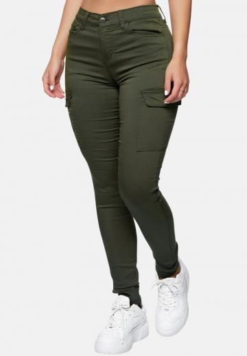 Брюки с накладными карманами