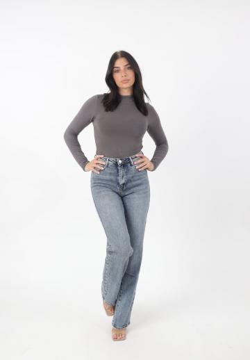 Прямые джинсы