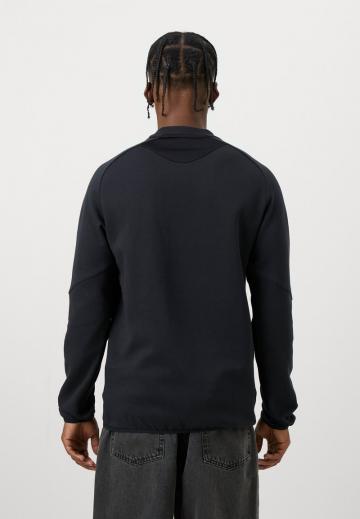 Спортивная кофта