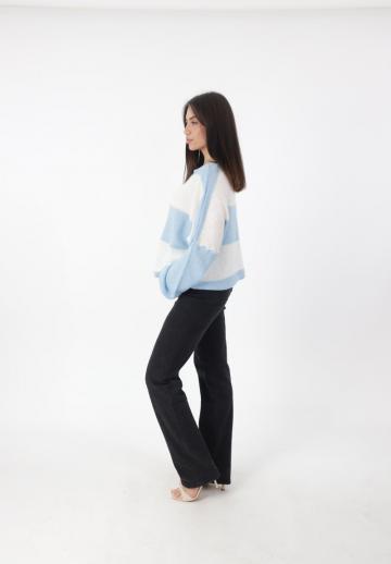 Пуловер в полоску