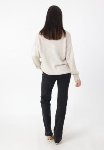 Пуловер с вырезом V