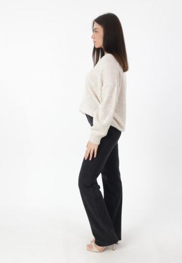 Пуловер с вырезом V