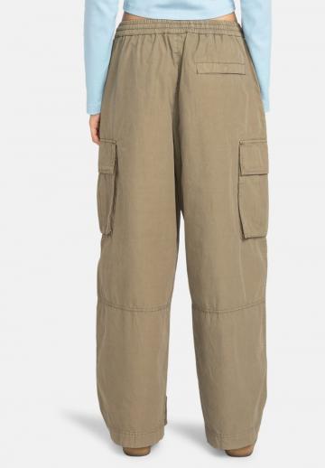 Брюки с накладными карманами