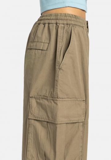 Брюки с накладными карманами