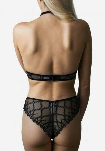 Трусы на бедрах