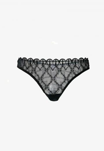 Трусы на бедрах