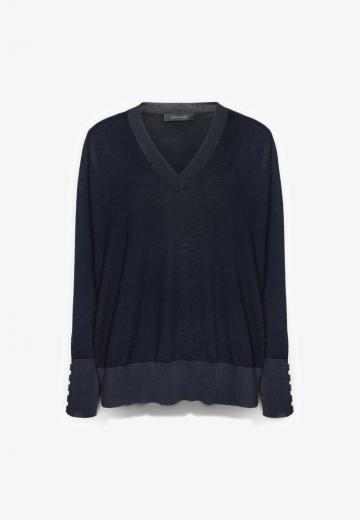 Пуловер с вырезом V