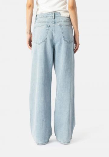 Клешеные джинсы