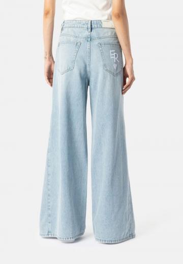 Клешеные джинсы