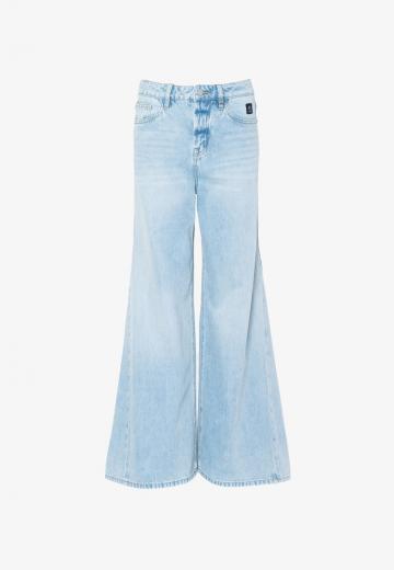 Клешеные джинсы