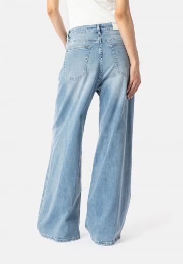 Клешеные джинсы