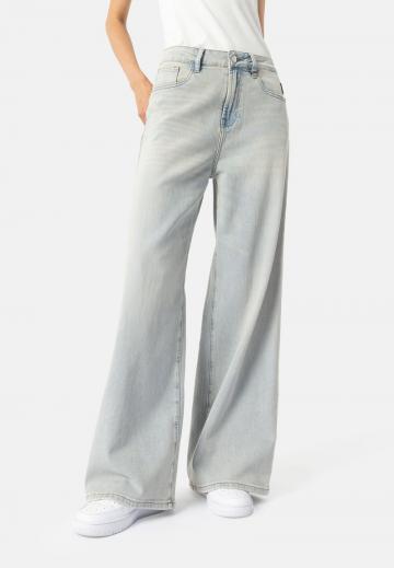 Клешеные джинсы