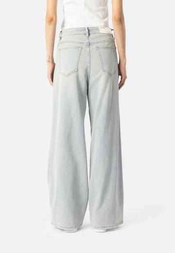 Клешеные джинсы