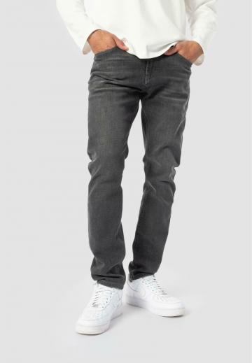 Узкие джинсы