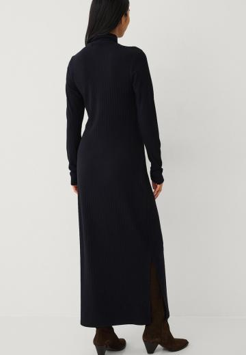 Вязаное платье