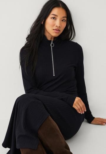 Вязаное платье