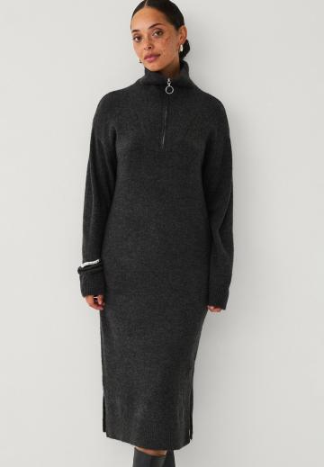 Вязаное платье