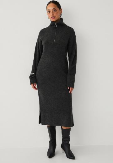 Вязаное платье