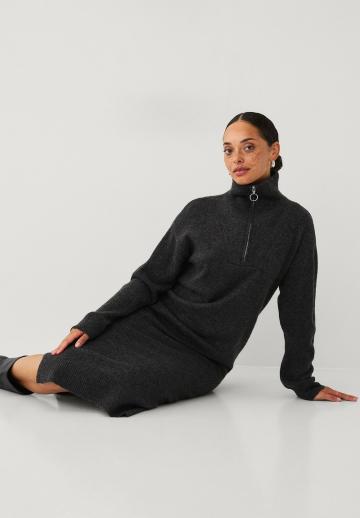 Вязаное платье