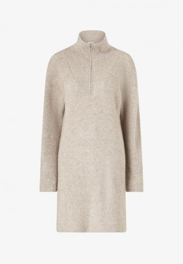 Вязаное платье