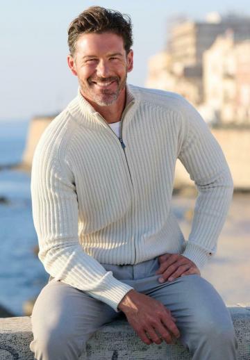 Вязаная кофта