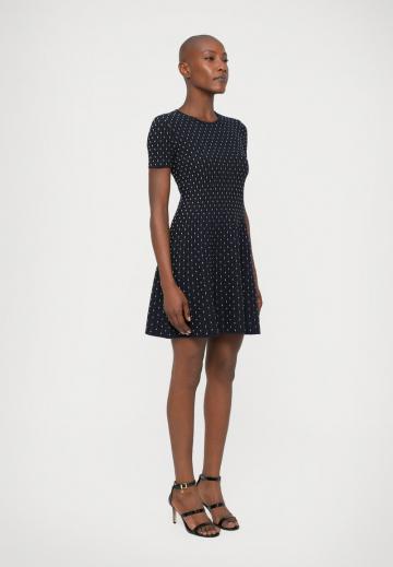 Вязаное платье