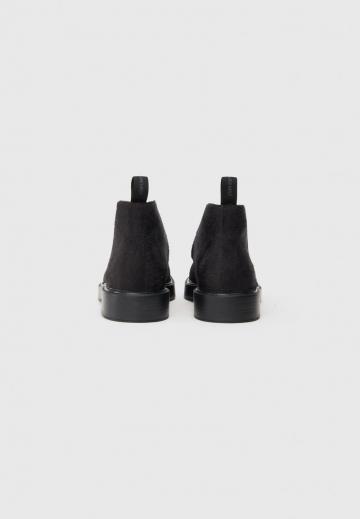 Ботинки на шнуровке