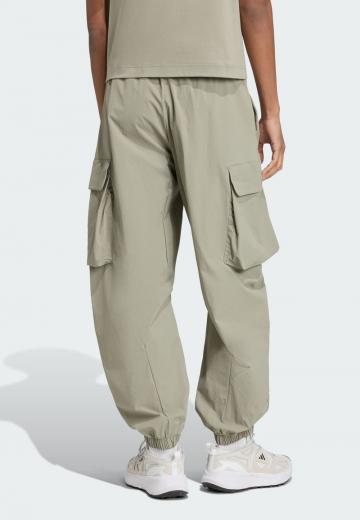 Брюки с накладными карманами