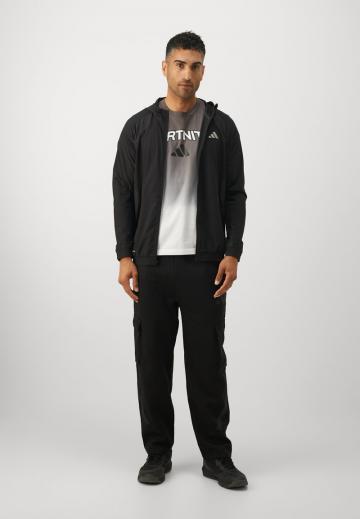 Брюки с накладными карманами