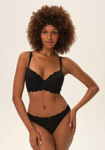 Трусы на бедрах