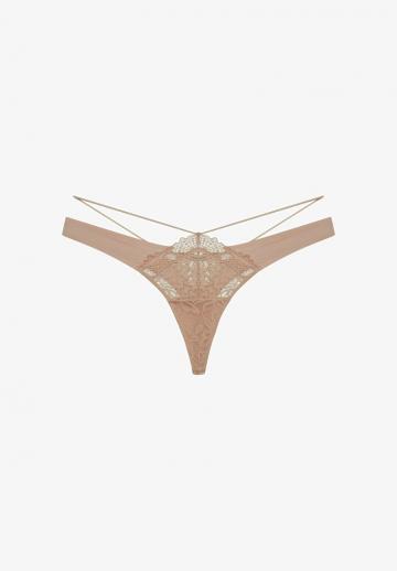 Трусы на бедрах