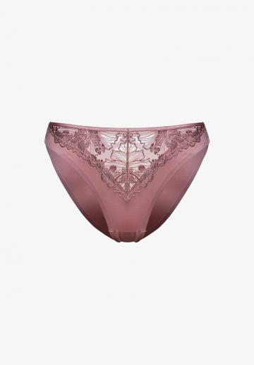 Трусы на бедрах