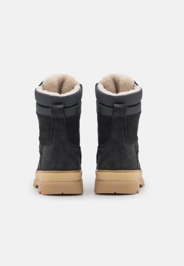 Ботинки на шнуровке